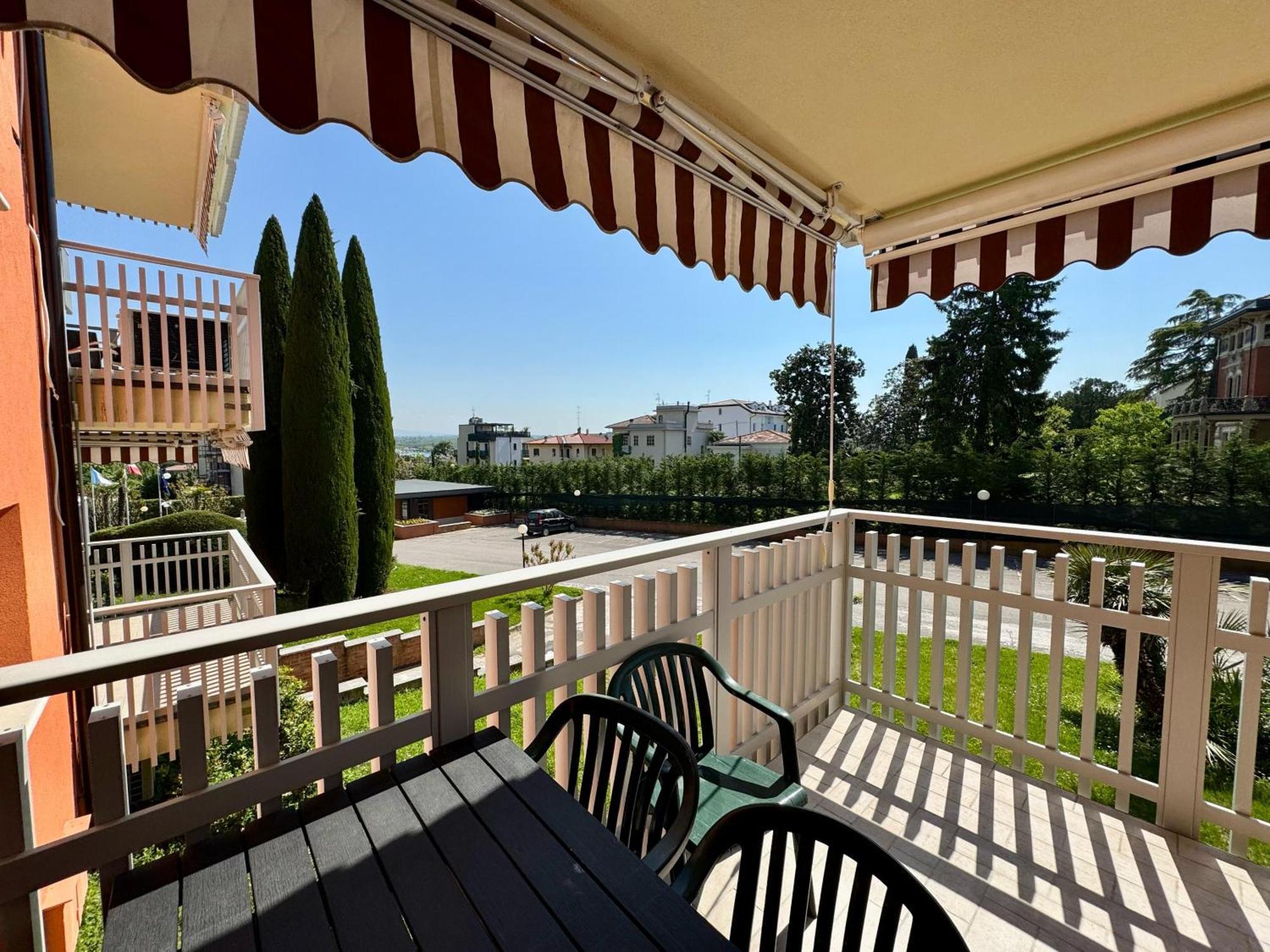 Easy Apartments Peschiera Пескьера-дель-Гарда Экстерьер фото
