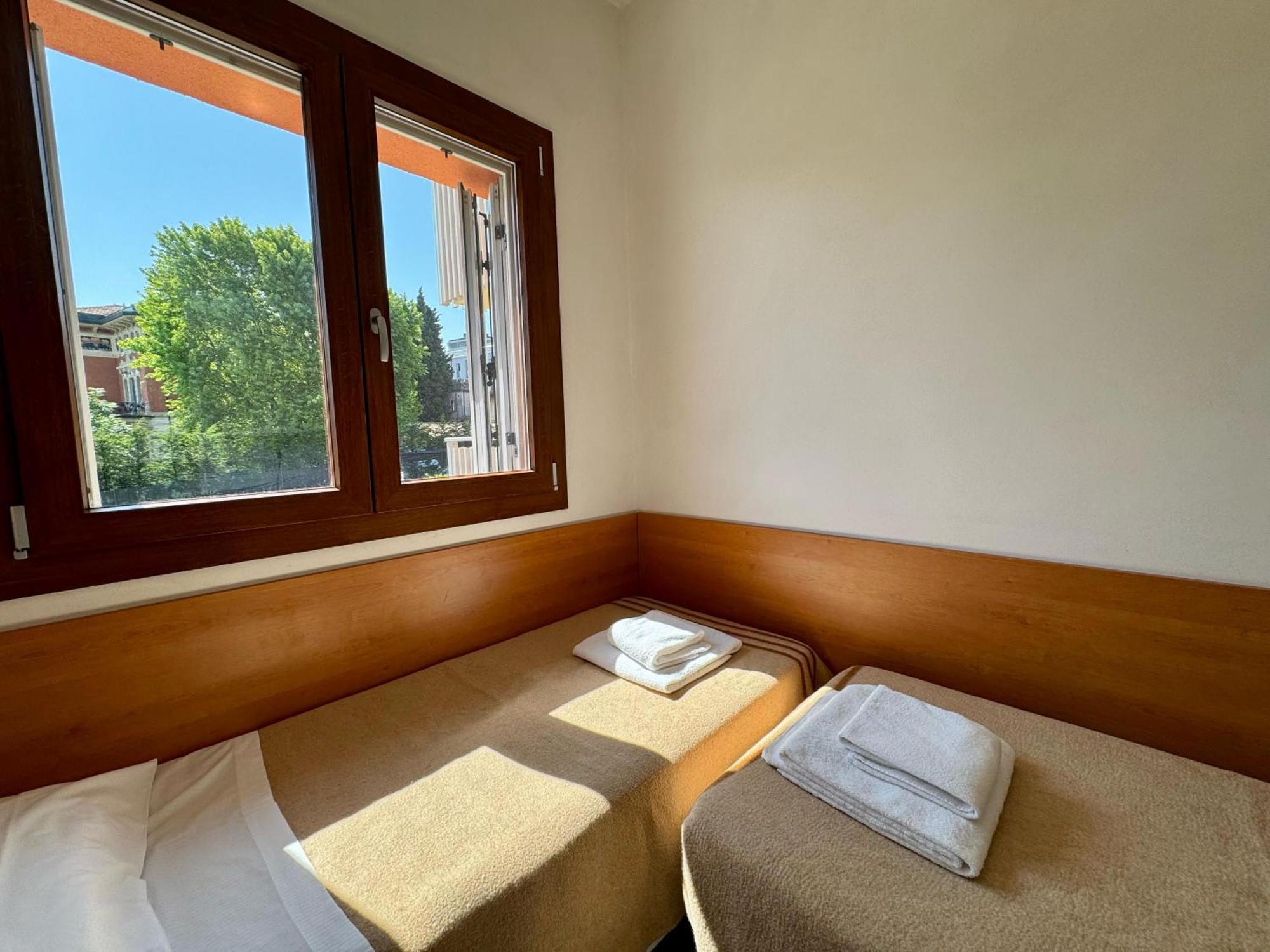 Easy Apartments Peschiera Пескьера-дель-Гарда Экстерьер фото