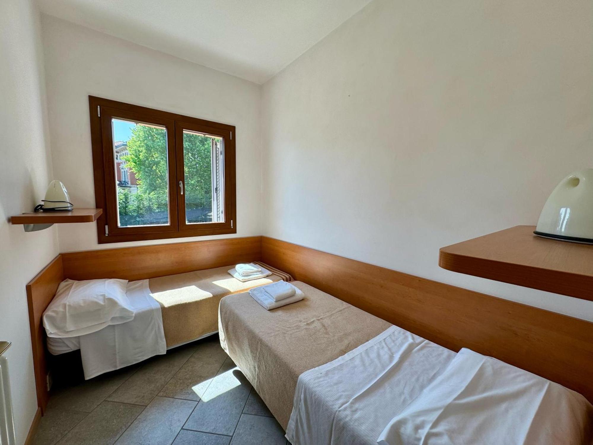 Easy Apartments Peschiera Пескьера-дель-Гарда Экстерьер фото